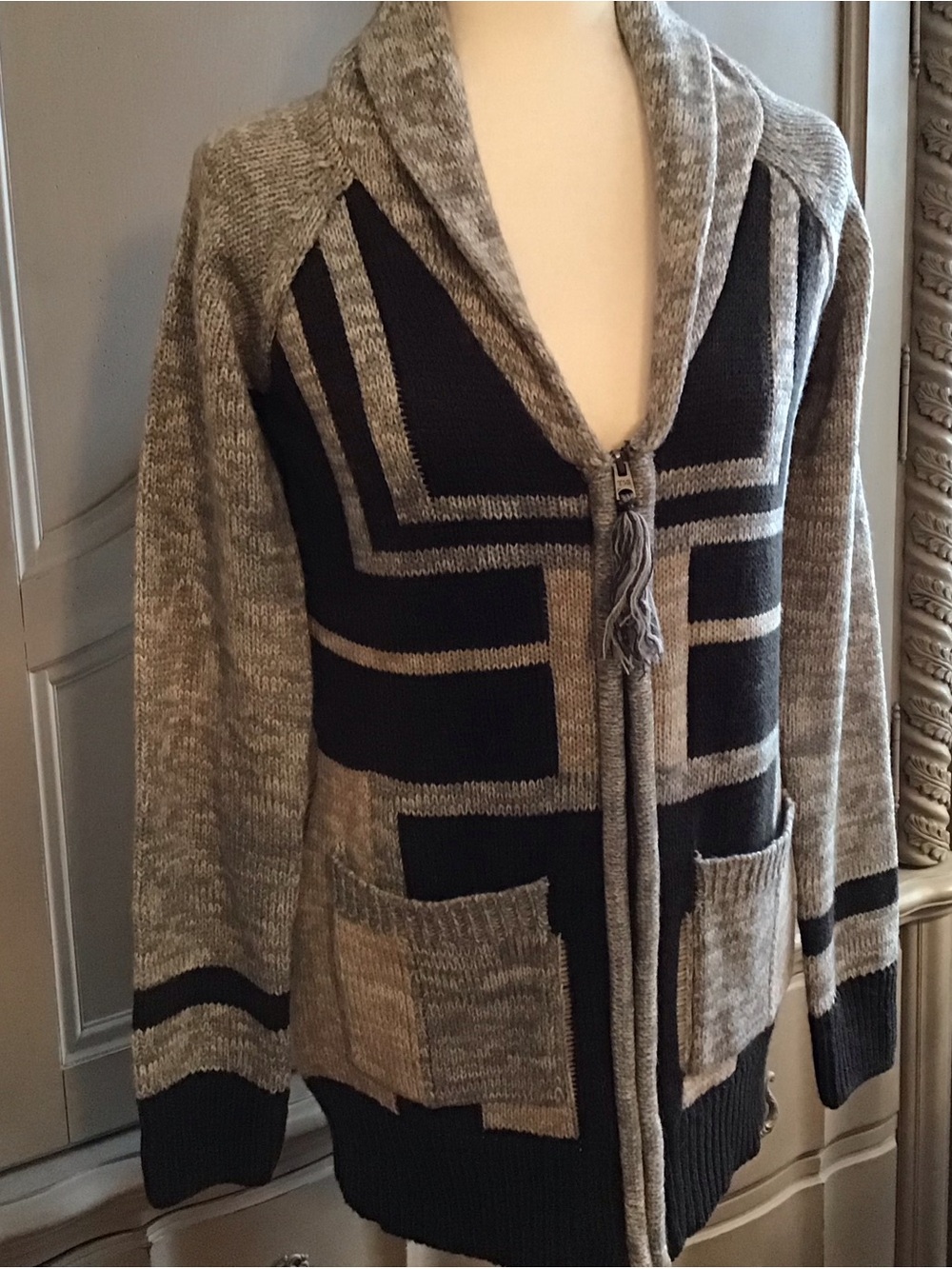 Triple Five Soul Gray & Black Geometric Zip Shawl Cardigan